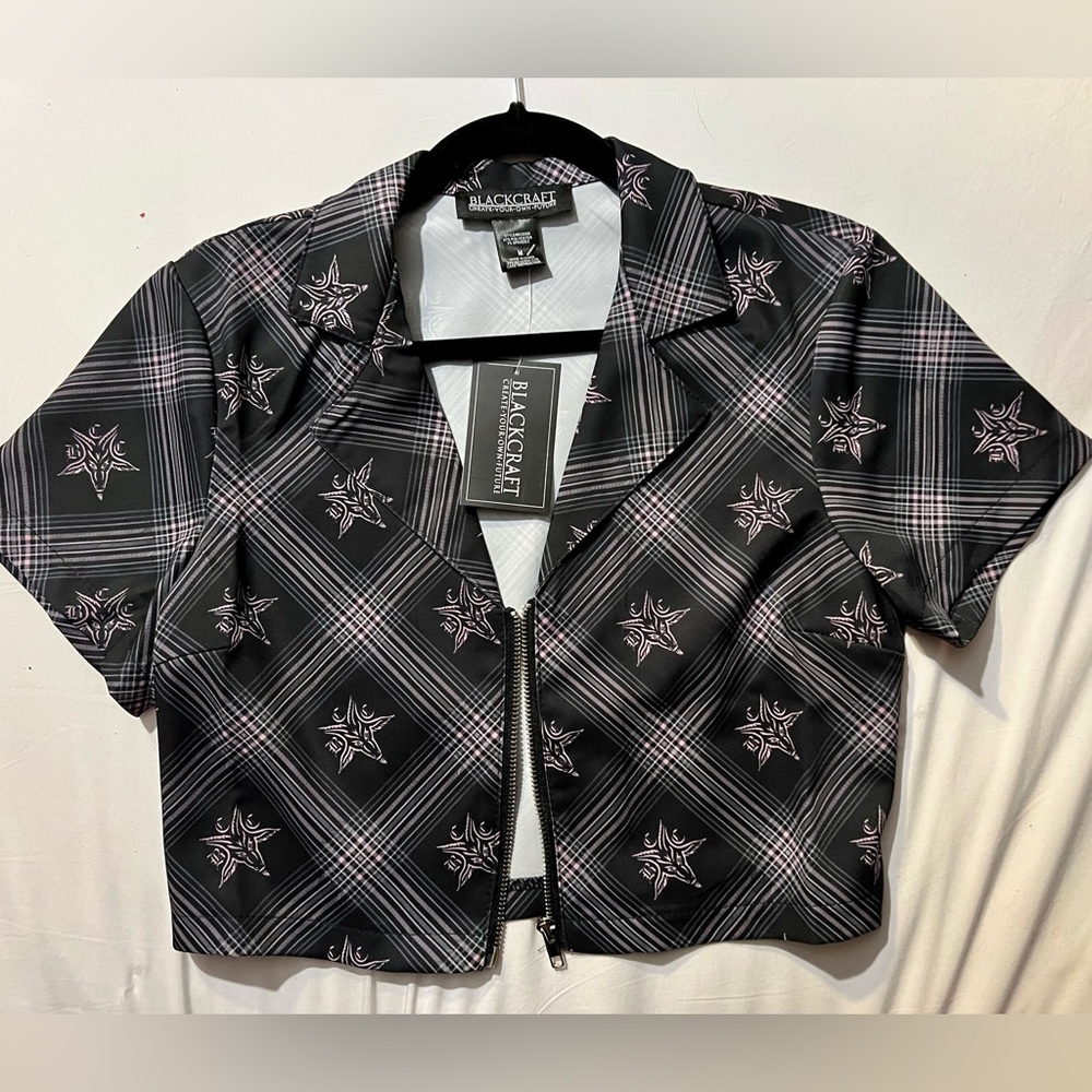 Blackcraft zip up school girl style crop top!!